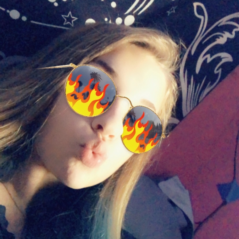 Meet your Posher, Abigail